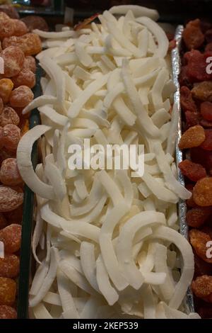 Trockene Frucht der verschiedenen Art befindet sich in einem Markt verkauft. Stockfoto