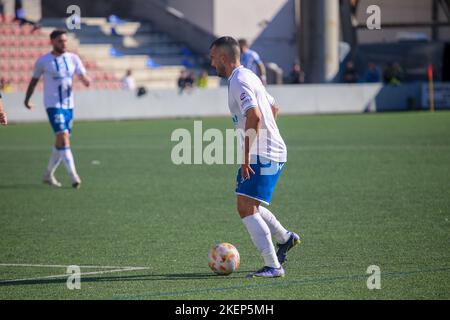 La Felguera, Asturien, Spanien. 13.. November 2022. La Felguera, SPANIEN: CD der Spieler von Teneriffa, Elady (7) mit dem Ball während der ersten Runde der Copa de SM el Rey zwischen CD Lealtad und CD Teneriffa mit einem Sieg für die Besucher von 0-2 im Stadtstadion von Ganzabal in La Felguera, Spanien am 13. November 2022. (Bild: © Alberto Brevers/Pacific Press via ZUMA Press Wire) Stockfoto