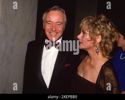 Jack Lemmon und seine Frau Felicia Farr um die 1980er Jahre Credit: Ralph Dominguez/MediaPunch Stockfoto