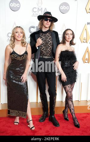 09. Nov. 2022 - Nashville, Tennessee; USA - DIE BUCKLEYS kommen bei den jährlichen CMA Awards 56. an, die in der Bridgestone Arena in der Innenstadt von Nashville stattfanden. Copyright 2022 Jason Moore. (Bild: © Jason Moore/ZUMA Press Wire) Stockfoto