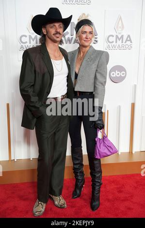09. November 2022 - Nashville, Tennessee; USA - MIDLAND kommt zu den jährlichen CMA Awards 56., die in der Bridgestone Arena in der Innenstadt von Nashville stattgefunden haben. Copyright 2022 Jason Moore. (Bild: © Jason Moore/ZUMA Press Wire) Stockfoto