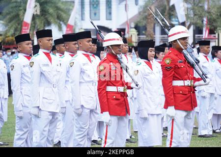 Indonesische Flagge Raiser (paskibraka) in der Unabhängigkeitstag Zeremonie Stockfoto