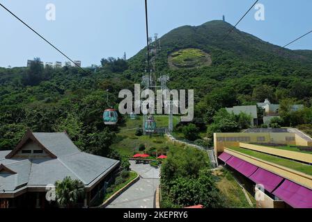 Außenarchitektur von Fahrgeschäften und Achterbahnen im Animal Vergnügungspark in Wong Chuk Hang und Nam Long Shan - Hong Kong Stockfoto