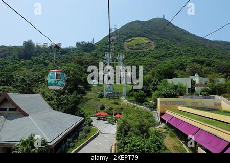 Außenarchitektur von Fahrgeschäften und Achterbahnen im Animal Vergnügungspark in Wong Chuk Hang und Nam Long Shan - Hong Kong Stockfoto