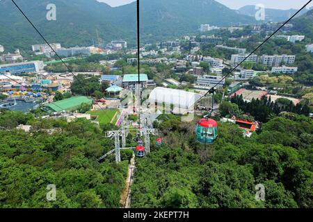 Außenarchitektur von Fahrgeschäften und Achterbahnen im Animal Vergnügungspark in Wong Chuk Hang und Nam Long Shan - Hong Kong Stockfoto