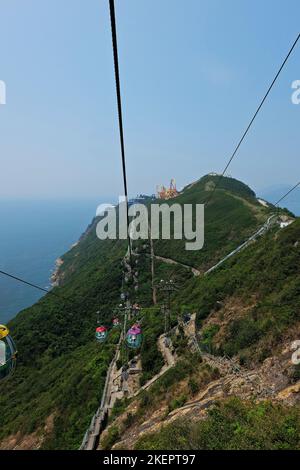 Außenarchitektur von Fahrgeschäften und Achterbahnen im Animal Vergnügungspark in Wong Chuk Hang und Nam Long Shan - Hong Kong Stockfoto
