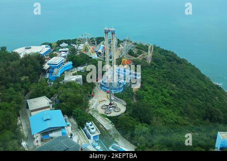 Außenarchitektur von Fahrgeschäften und Achterbahnen im Animal Vergnügungspark in Wong Chuk Hang und Nam Long Shan - Hong Kong Stockfoto