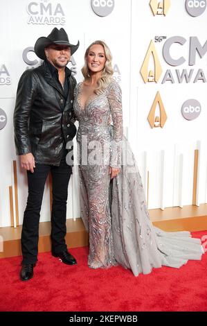 09. Nov. 2022 - Nashville, Tennessee; USA - JASON ALDEAN kommt zu den jährlichen CMA Awards 56., die in der Bridgestone Arena in der Innenstadt von Nashville stattfanden. Copyright 2022 Jason Moore. (Bild: © Jason Moore/ZUMA Press Wire) Stockfoto