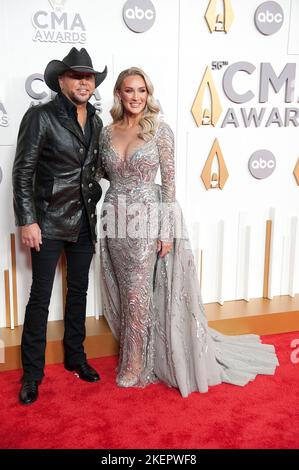 09. Nov. 2022 - Nashville, Tennessee; USA - JASON ALDEAN kommt zu den jährlichen CMA Awards 56., die in der Bridgestone Arena in der Innenstadt von Nashville stattfanden. Copyright 2022 Jason Moore. (Bild: © Jason Moore/ZUMA Press Wire) Stockfoto