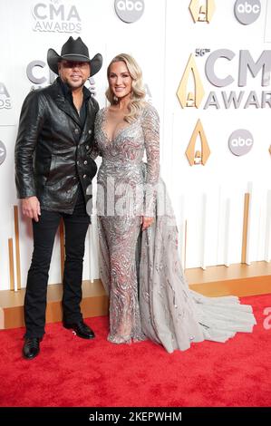 09. Nov. 2022 - Nashville, Tennessee; USA - JASON ALDEAN kommt zu den jährlichen CMA Awards 56., die in der Bridgestone Arena in der Innenstadt von Nashville stattfanden. Copyright 2022 Jason Moore. (Bild: © Jason Moore/ZUMA Press Wire) Stockfoto