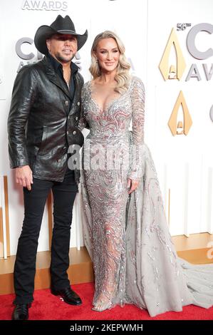 09. Nov. 2022 - Nashville, Tennessee; USA - JASON ALDEAN kommt zu den jährlichen CMA Awards 56., die in der Bridgestone Arena in der Innenstadt von Nashville stattfanden. Copyright 2022 Jason Moore. (Bild: © Jason Moore/ZUMA Press Wire) Stockfoto