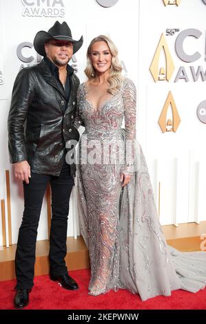 09. Nov. 2022 - Nashville, Tennessee; USA - JASON ALDEAN kommt zu den jährlichen CMA Awards 56., die in der Bridgestone Arena in der Innenstadt von Nashville stattfanden. Copyright 2022 Jason Moore. (Bild: © Jason Moore/ZUMA Press Wire) Stockfoto