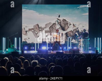 Verona, Italien. 12.. November 2022. Andrea Casta während ANDREA CASTA - THE SPACE VIOLIN - VISUAL CONCERT, Ital artist Theather show in Verona, Italy, November 12 2022 Credit: Independent Photo Agency/Alamy Live News Stockfoto
