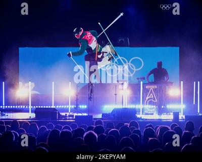Verona, Italien. 12.. November 2022. Andrea Casta während ANDREA CASTA - THE SPACE VIOLIN - VISUAL CONCERT, Ital artist Theather show in Verona, Italy, November 12 2022 Credit: Independent Photo Agency/Alamy Live News Stockfoto