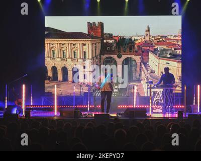Verona, Italien. 12.. November 2022. Andrea Casta während ANDREA CASTA - THE SPACE VIOLIN - VISUAL CONCERT, Ital artist Theather show in Verona, Italy, November 12 2022 Credit: Independent Photo Agency/Alamy Live News Stockfoto