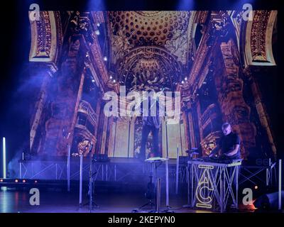 Verona, Italien. 12.. November 2022. Andrea Casta während ANDREA CASTA - THE SPACE VIOLIN - VISUAL CONCERT, Ital artist Theather show in Verona, Italy, November 12 2022 Credit: Independent Photo Agency/Alamy Live News Stockfoto