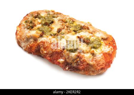 Frisch gebackene Focaccia oder Pizza mit Gorgonzola-Käse auf weißem Hintergrund Stockfoto