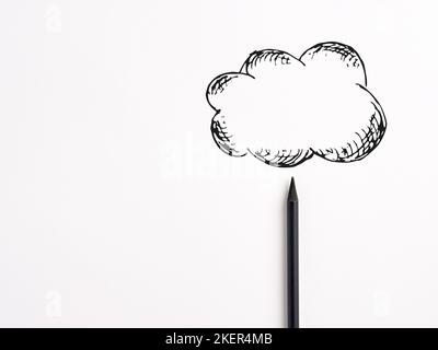 Kreative Idee, Phantasie und Bildung. Wolke gezeichnet von einem schwarzen Bleistift auf weißem Hintergrund. Stockfoto
