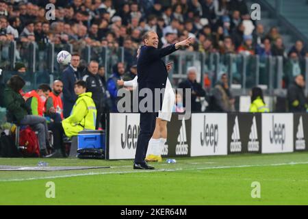 TURIN, ITALIEN, 13. NOVEMBER 2022. Massimiliano Allegri, Cheftrainer des FC Juventus, während des Spiels zwischen dem FC Juventus und der SS Lazio am 13. November 2022 im Allianz Stadium in Turin, Italien. Kredit: Massimiliano Ferraro/Alamy Live Nachrichten Stockfoto