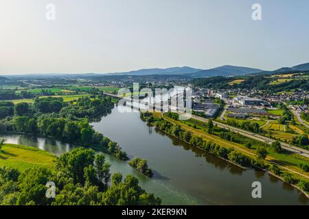 Das Donautal und die Isarmündung bei Deggendorf von oben Stockfoto