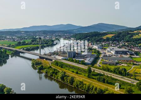 Das Donautal und die Isarmündung bei Deggendorf von oben Stockfoto