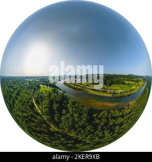 Das Donautal und die Isarmündung bei Deggendorf von oben Stockfoto