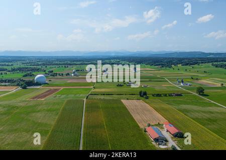 Die Region um Raisting in Bayern, bekannt für ihre Funkerdstation, von oben Stockfoto