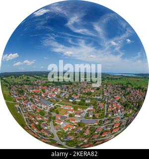 Die Region um Raisting in Bayern, bekannt für ihre Funkerdstation, von oben Stockfoto