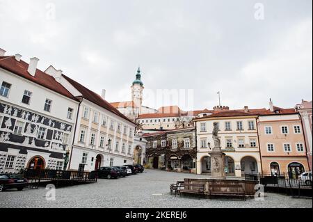 Mikulov, Tschechische Republik - 07. März 2022: Hauptplatz in Mikulov in der Tschechischen Republik. Stockfoto