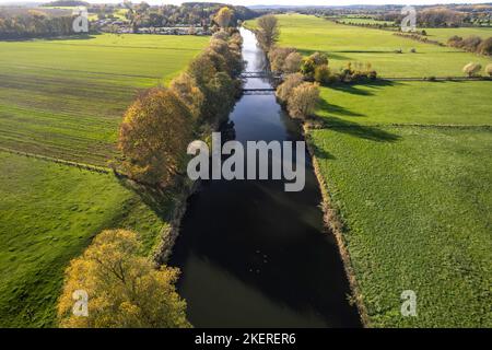 Die Ruhr zwischen Fröndenberg und Iserlohn, Nordrhein-Westfalen, Deutschland | das Ruhrtal zwischen Froendenberg und Iserlohn, Nordrheinisch- Stockfoto