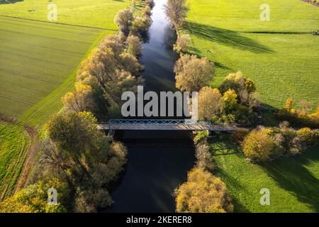 Die Ruhr zwischen Fröndenberg und Iserlohn, Nordrhein-Westfalen, Deutschland | das Ruhrtal zwischen Froendenberg und Iserlohn, Nordrheinisch- Stockfoto