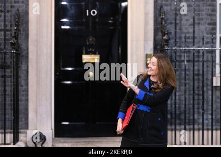 Gillian Keegan verlässt die Downing Street Nr. 10, nachdem er zum Bildungsminister, London, England, Großbritannien, ernannt wurde Stockfoto