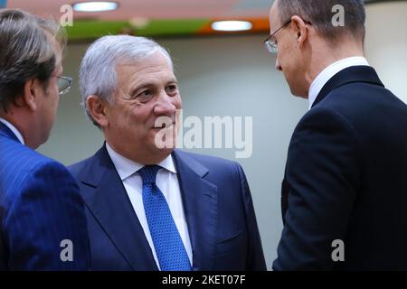 Der stellvertretende italienische Premierminister Antonio Tajani kommt zu einem Treffen der EU-Außenminister am 14. November 2022 auf dem Europäischen Rat in Brüssel, Belgien. Stockfoto