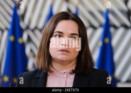 Brüssel, Belgien. 14.. November 2022. Sviatlana TSIKHANOUSKAYA, die Vorsitzende der demokratischen Opposition in Belarus, kommt zu einem Treffen der EU-Außenminister, das am 14. November 2022 auf dem Europäischen Rat in Brüssel, Belgien, stattfand. Kredit: ALEXANDROS MICHAILIDIS/Alamy Live Nachrichten Stockfoto