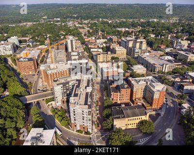 26 2022. Juni, Sommerflugbild am frühen Morgen der Umgebung der Stadt Ithaca, NY, USA Stockfoto