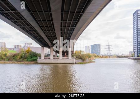 Die untere Brücke über die Lea-Brücke (A1020), Canning Town, london Stockfoto