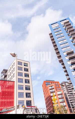 London City Island, ein großes Wohngebiet innerhalb einer Schleife des Flusses lea Stockfoto