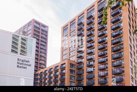 London City Island, ein großes Wohngebiet innerhalb einer Schleife des Flusses lea Stockfoto