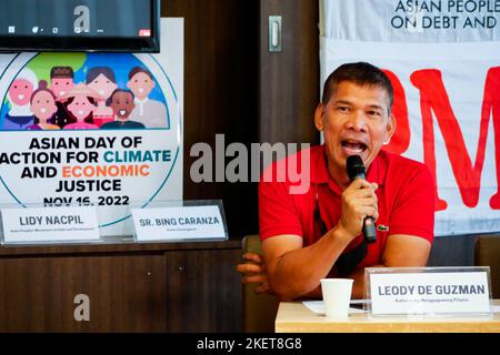 Quezon City, NCR, Philippinen. 14.. November 2022. Leody de Guzman von Bukluran ng Manggagawang Pilipino spricht über die Notwendigkeit, die Armen, ähnlich wie die reichen Menschen im Land, nicht mehr zu besteuern. Stattdessen sollte die Regierung eine Wellness-Steuer entwickeln, bei der Menschen, die Sie sich nicht leisten können, Steuern oder kein Einkommen zu zahlen, von der Steuer ausgenommen sind, und sie gleichzeitig zur Finanzierung von Klimanotfällen verwenden. Und die Gemeinden verlangen von den Regierungen der reichen Länder auf dieser Konferenz der Vertragsparteien (COP27) und G20 von 27., dass sie Entscheidungen und Maßnahmen verabschieden, die dringend erforderlich sind Stockfoto