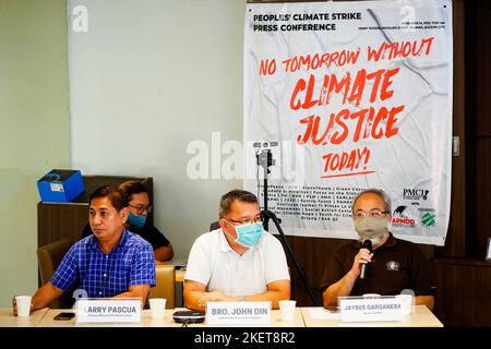 Quezon City, NCR, Philippinen. 14.. November 2022. Philippinische Zivilgesellschaft, lokale Regierungsvertreter, religiöse Führer, Und die Gemeinden fordern Regierungen reicher Länder auf dieser 27. Konferenz der Vertragsparteien (COP27) und G20, dass sie Entscheidungen und Strategien verabschieden, die den Entwicklungsländern angesichts des Klimas und der wirtschaftlichen Lage dringend Klima- und wirtschaftliche Gerechtigkeit bringen werden crisesÃ¢â‚¬'''gemeinsam als Ã¢â‚¬Å“multiple crisesÃ¢â‚¬Â bezeichnet.die Philippinen, Als eines der am stärksten gefährdeten Länder gegen den Klimawandel braucht es dringend ein angemessenes, auf Zuschüssen basierendes und bedingungsloses Klima Stockfoto