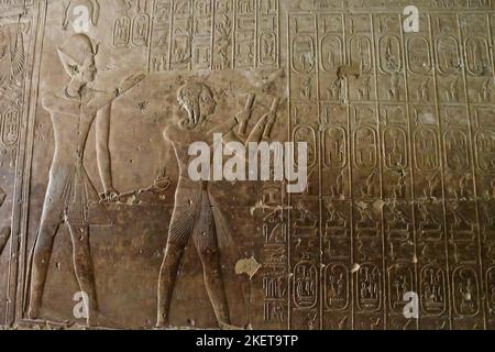 Abydos, eine der ältesten Städte des alten Ägyptens in Ägypten, 20. Oktober 2022. Abgebildet ein Teil der Abydos King List. (CTK Photo/Petr Svancara) Stockfoto
