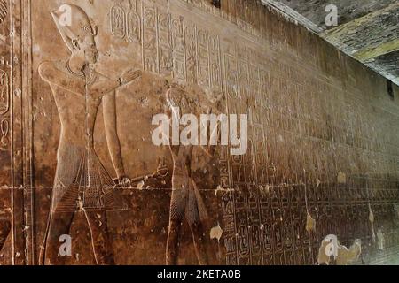 Abydos, eine der ältesten Städte des alten Ägyptens in Ägypten, 20. Oktober 2022. Abgebildet ein Teil der Abydos King List. (CTK Photo/Petr Svancara) Stockfoto