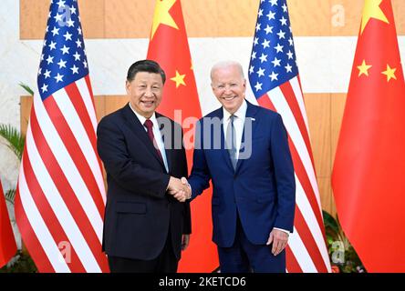 Bali, Indonesien. 14.. November 2022. Der chinesische Präsident Xi Jinping trifft sich mit dem US-Präsidenten Joe Biden in Bali, Indonesien, am 14. November 2022. Kredit: Li Xueren/Xinhua/Alamy Live Nachrichten Stockfoto