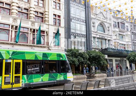 Melbourne City Circle Tram fährt entlang Bourke Street, Melbourne Stadtzentrum, Victoria, Australien Stockfoto