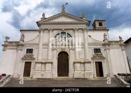 Außenansicht historischer Gebäude in San Daniele del Friuli, Provinz Udine, Friaul-Julisch Venetien, Italien Stockfoto