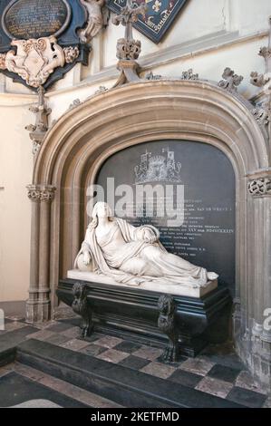Statue der Ewigkeit (von Guillaume Geefs) auf dem Grab von Eugenie Catharine Philippe Joanne Van Ertborn, St. James Church, Antwerpen, Belgien Stockfoto