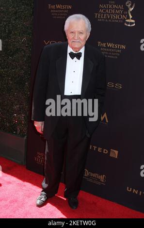 Der legendäre Seifenoper-Schauspieler John Aniston starb am 11. November 2022 im Alter von 89 Jahren in Los Angeles, ca. John Aniston 43. Annual Daytime Emmy Awards - Ankunft im Westin Bonaventure Hotel am 1. Mai 2016. @Steven Bergman / AFF-USA.COM Stockfoto