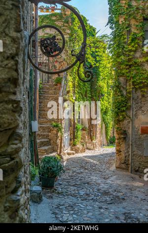 Eindruck von Bussana Vecchia, einer ehemaligen Geisterstadt der Region Ligurien in Italien Stockfoto