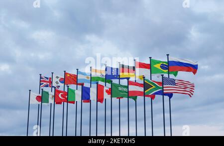 Flaggen G20 Mitgliedschaft , Konzept des Gipfels G20 oder Treffen, G20 Länder , Gruppe von zwanzig Mitgliedern, auf dem blauen Himmel Hintergrund. 3D Abbildung und Stockfoto