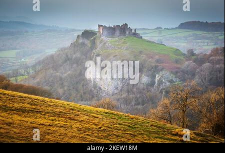 Carreg Cennen Castle hoch auf einem Hügel in der Nähe des Flusses Cennen im Dorf Trapp, vier Meilen südlich von Llandeilo in Carmarthenshire, South Wal Stockfoto